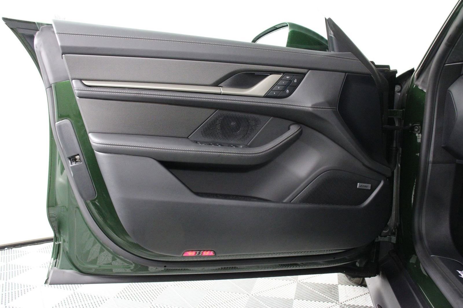 Used 2025 Porsche Taycan Turbo S image 21