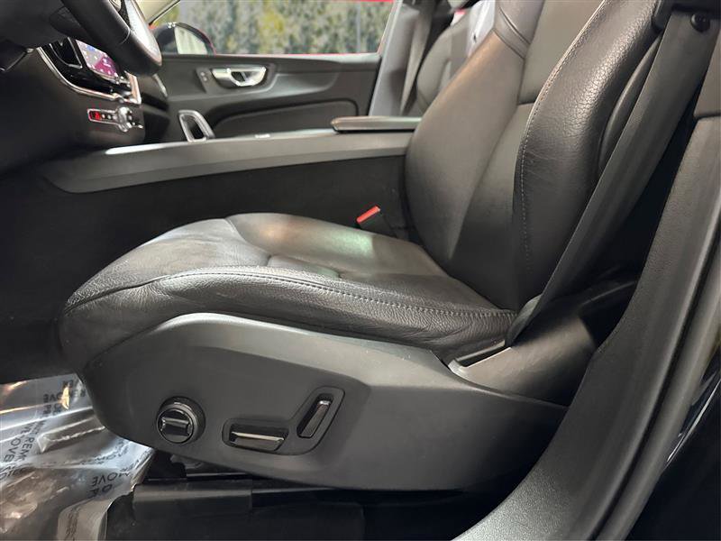 Used 2023 Volvo XC60 T8 Plus image 17