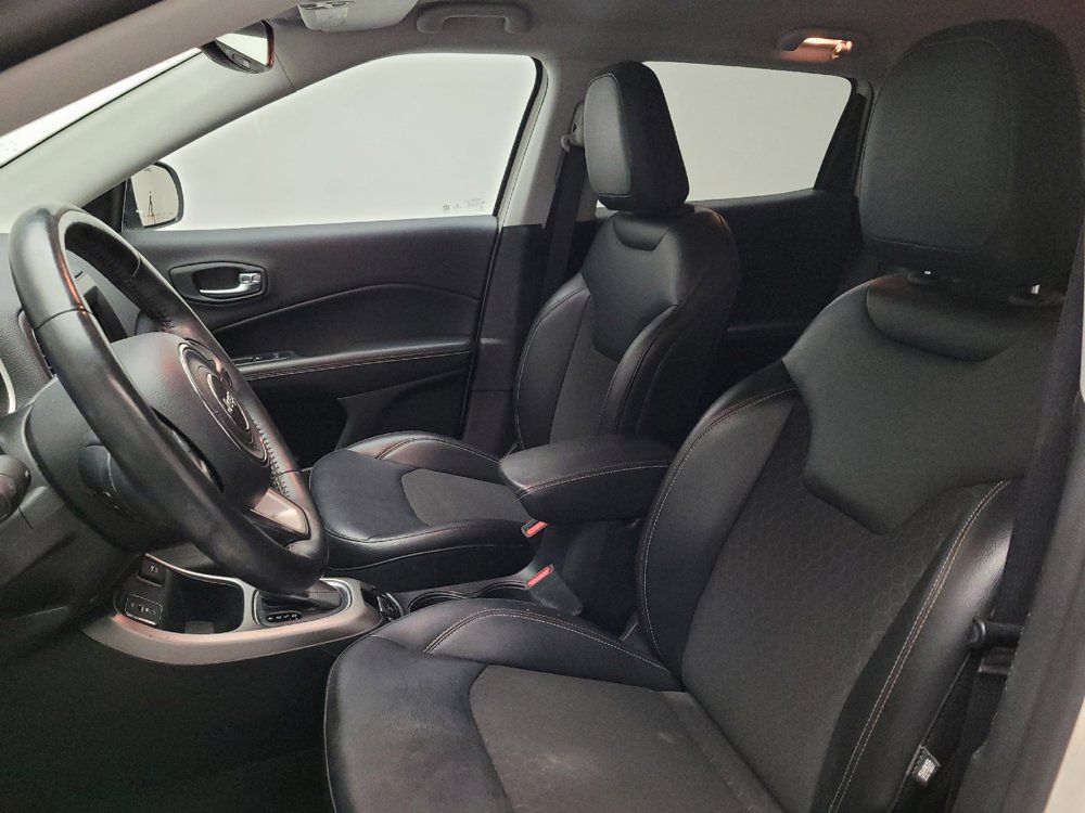 Used 2018 Jeep Compass Latitude w/ Popular Equipment Group FWD image 17