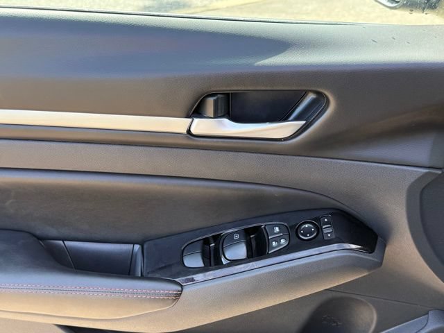 Used 2024 Nissan Altima 2.5 SR FWD image 15