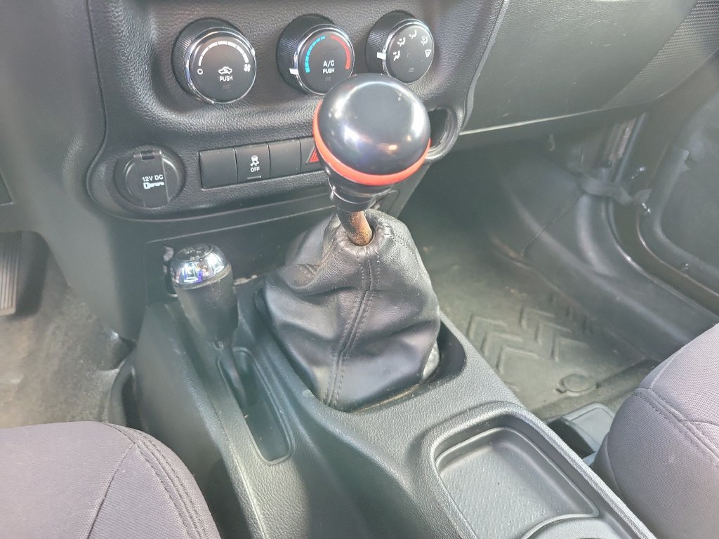 Used 2013 Jeep Wrangler Sport w/ Connectivity Group AWD/4WD image 13