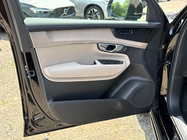 Used 2026 Volvo XC90 B6 Plus w/ Protection Package Premier AWD/4WD image 9