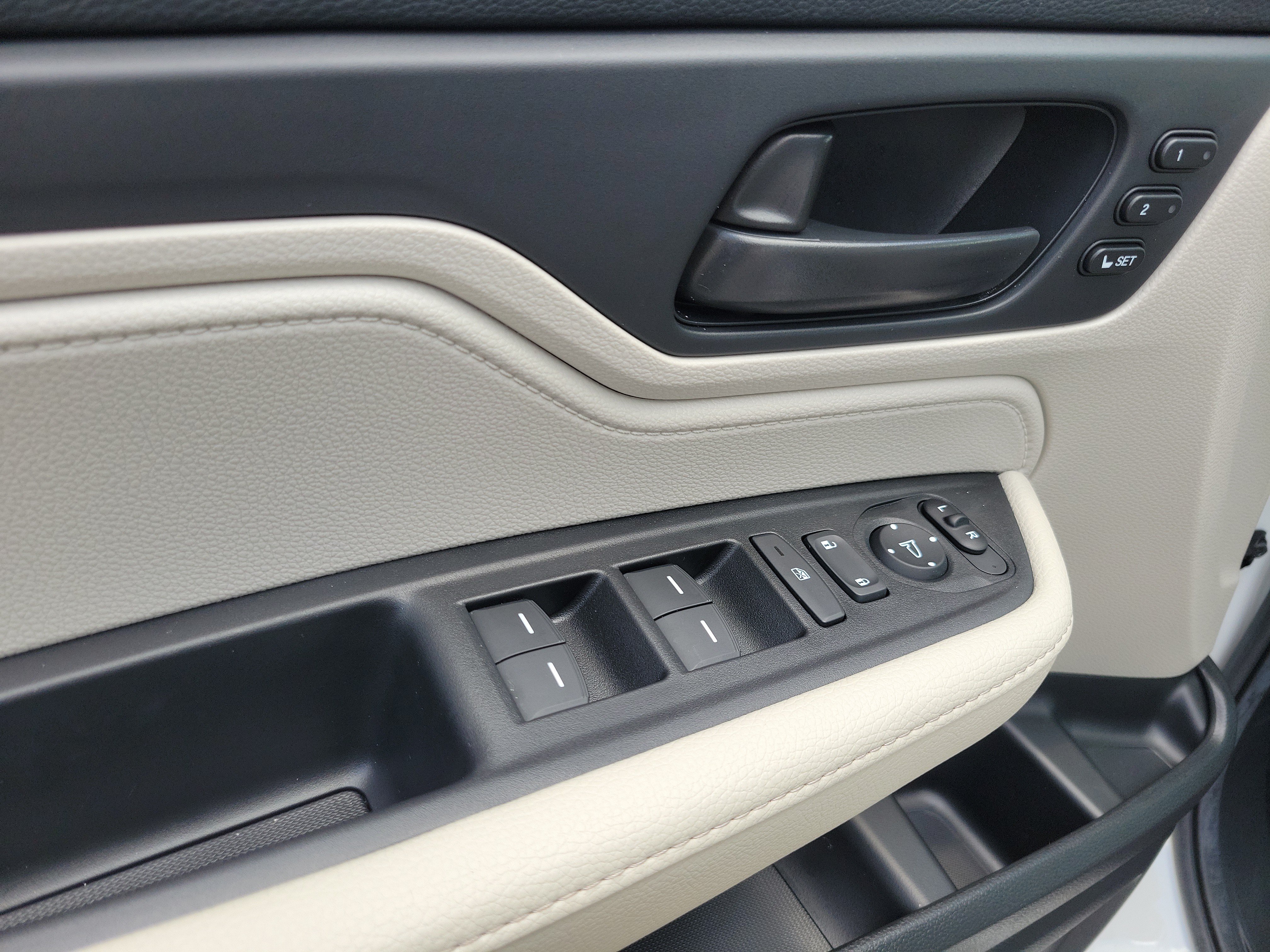 Certified 2025 Honda Odyssey EX-L image 23