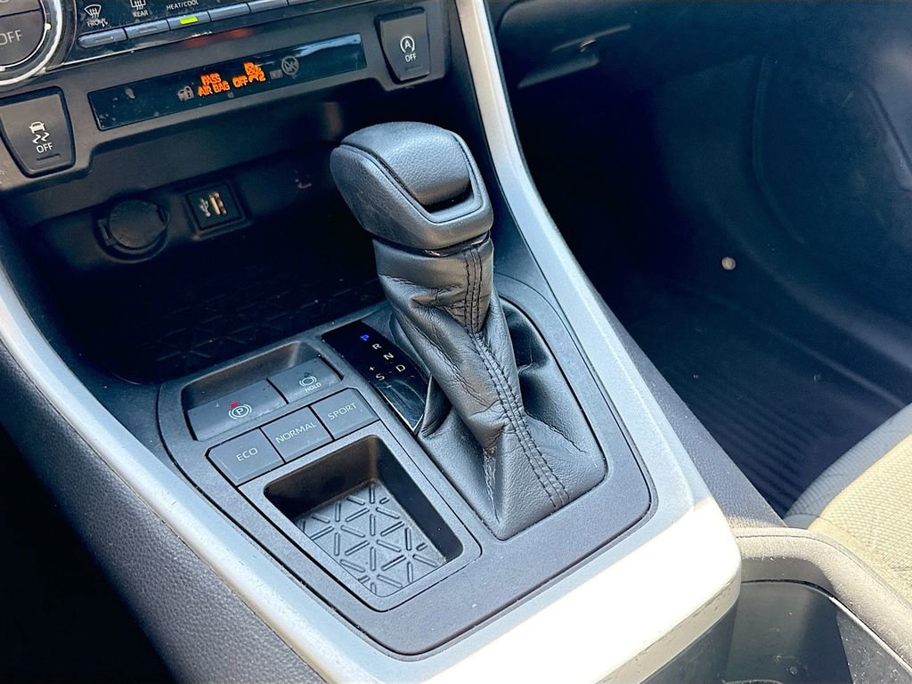 Used 2023 Toyota RAV4 XLE image 17