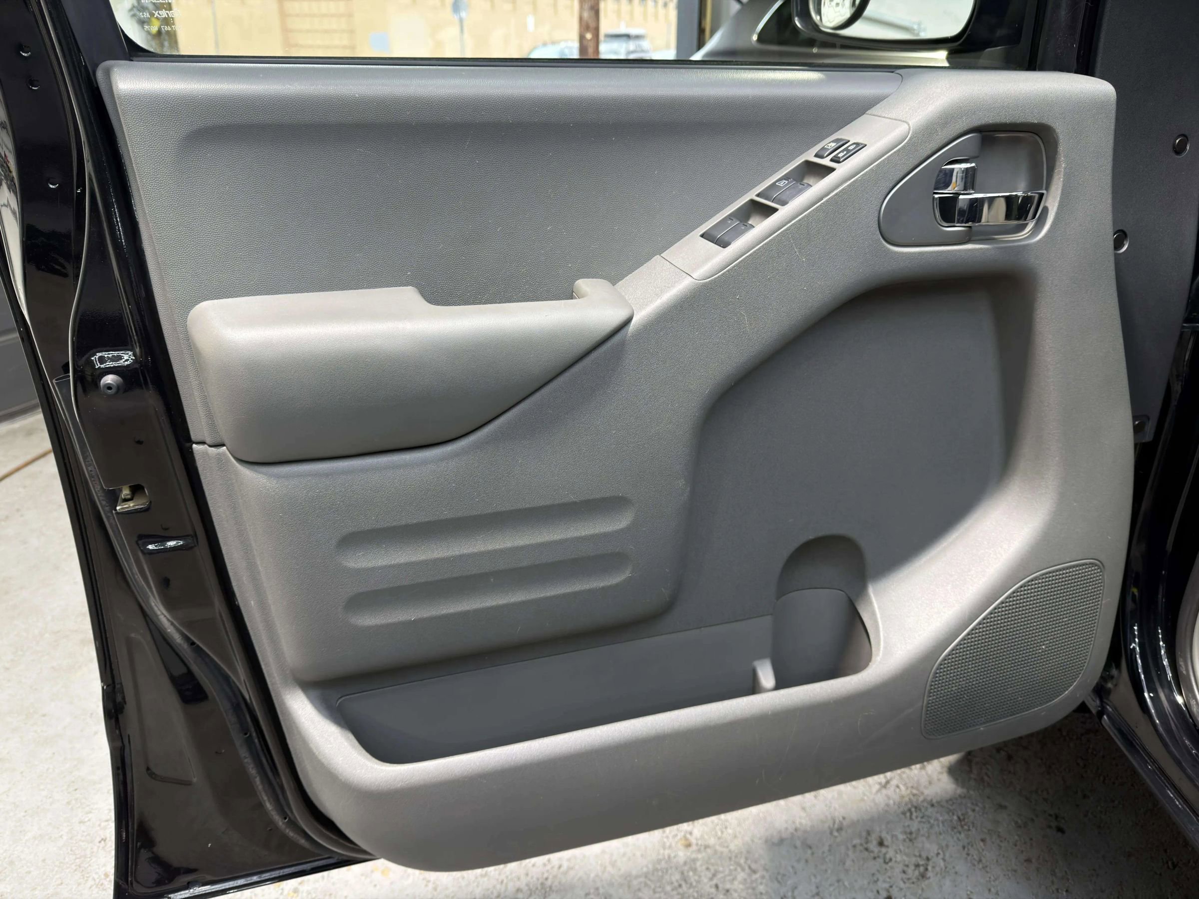 Used 2018 Nissan Frontier SV image 14