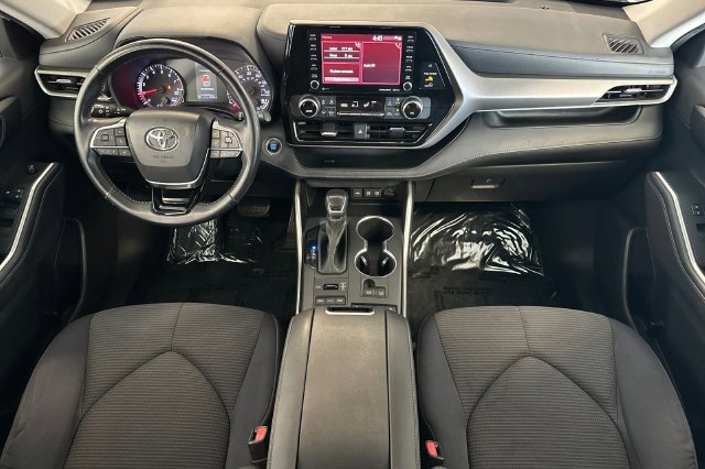 Used 2020 Toyota Highlander LE AWD/4WD image 17