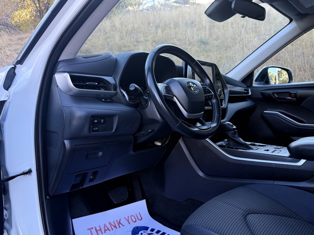 Used 2023 Toyota Highlander LE image 12