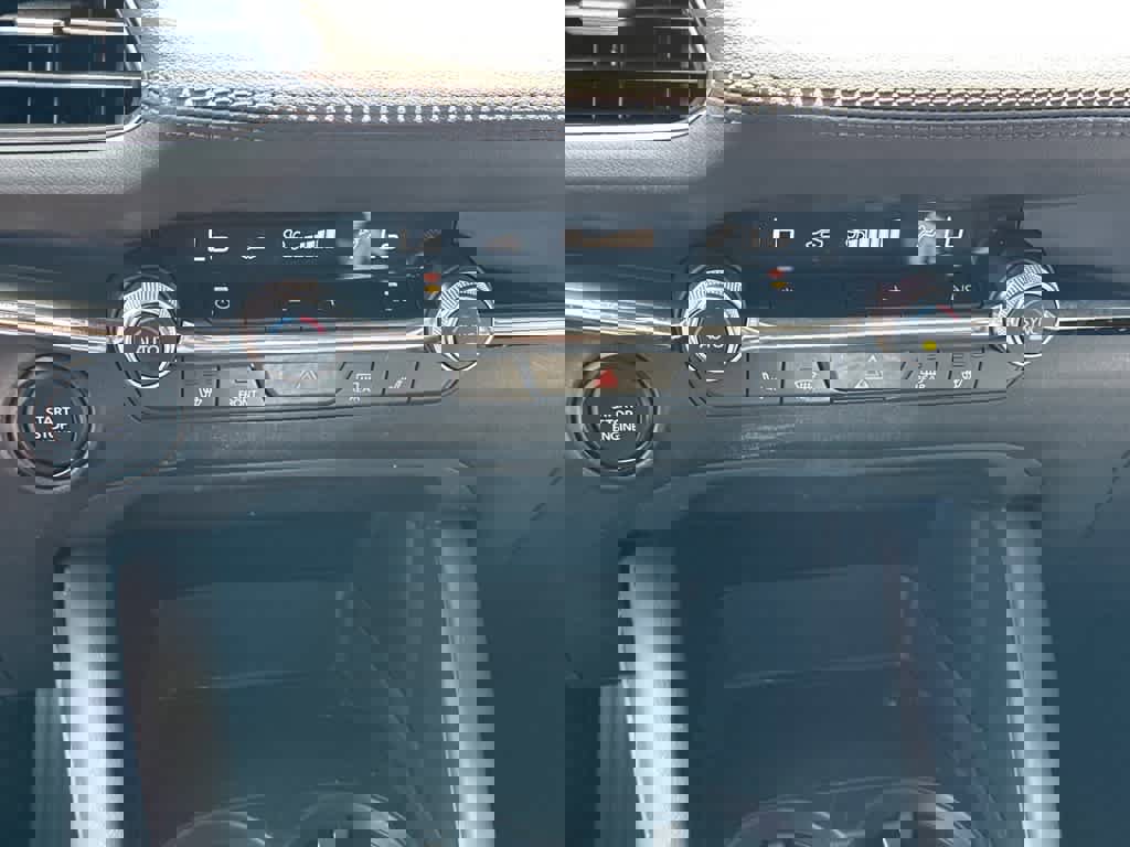 Used 2023 MAZDA MAZDA3 s image 24