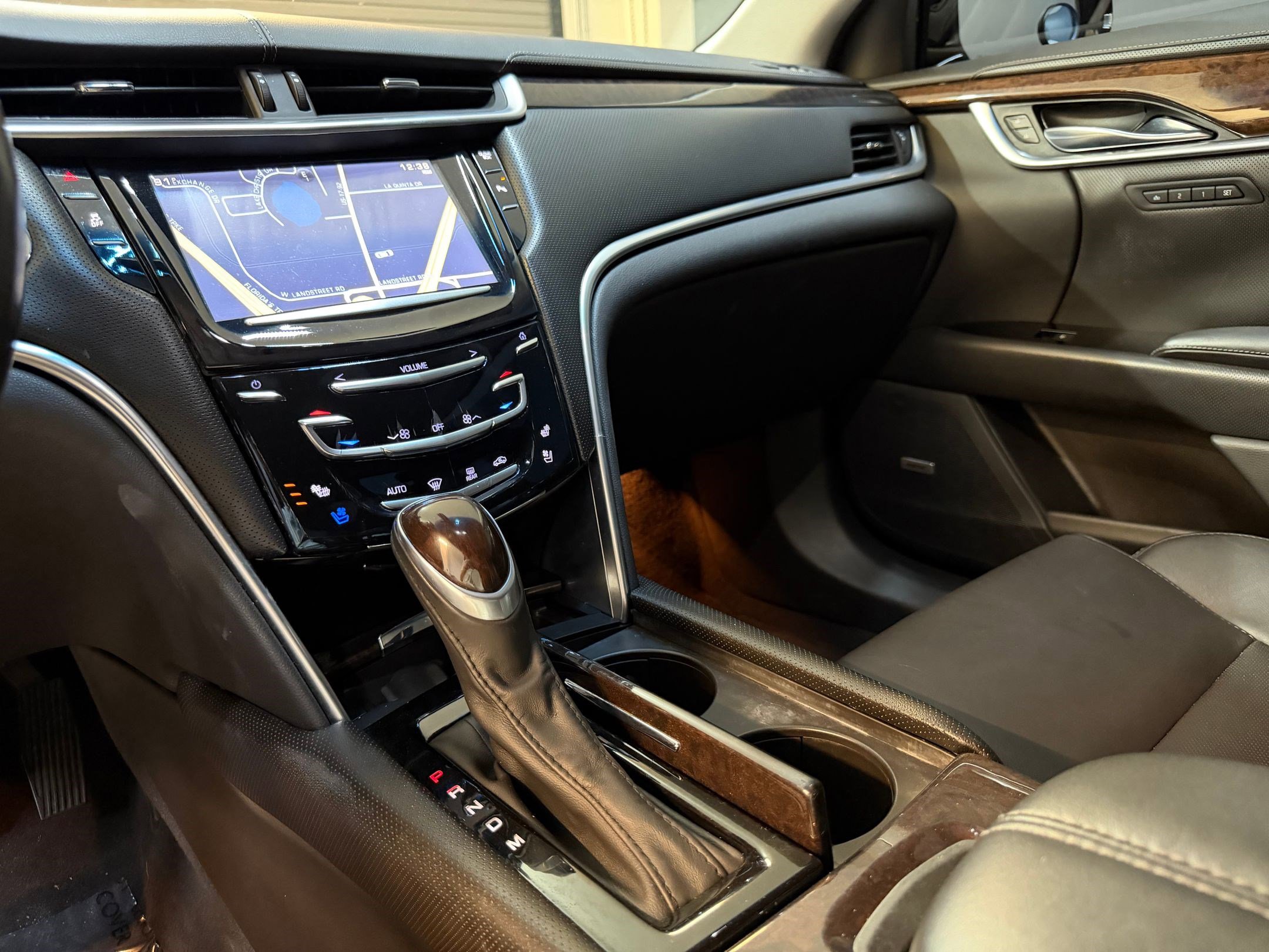 Used 2015 Cadillac XTS Luxury AWD/4WD image 26