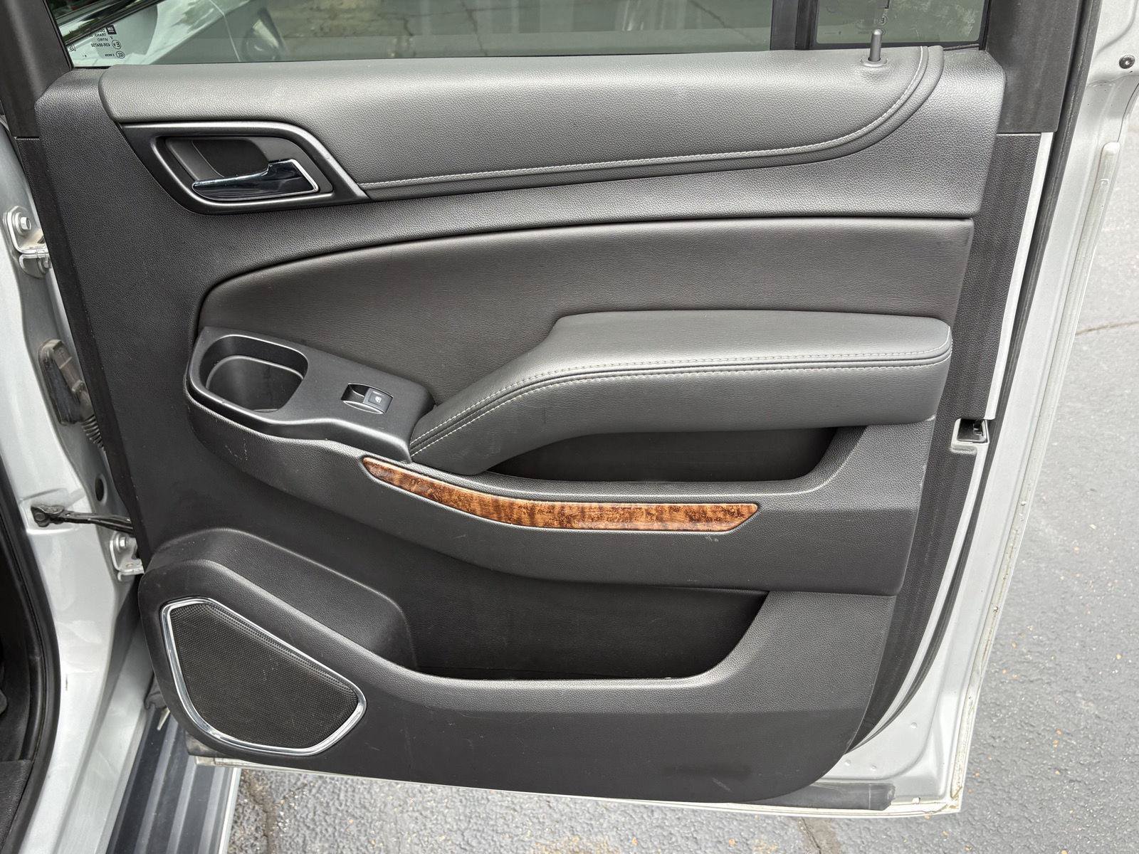 Used 2020 Chevrolet Suburban Premier AWD/4WD image 19