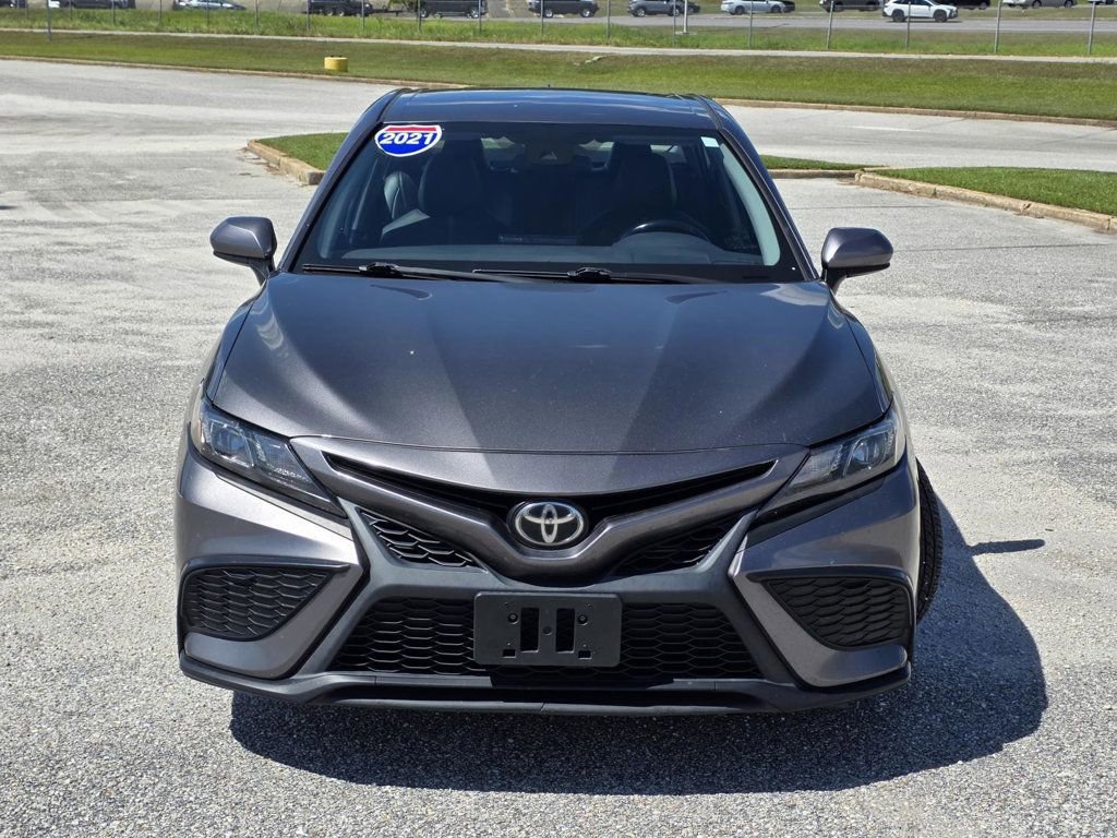 Used 2021 Toyota Camry SE image 2