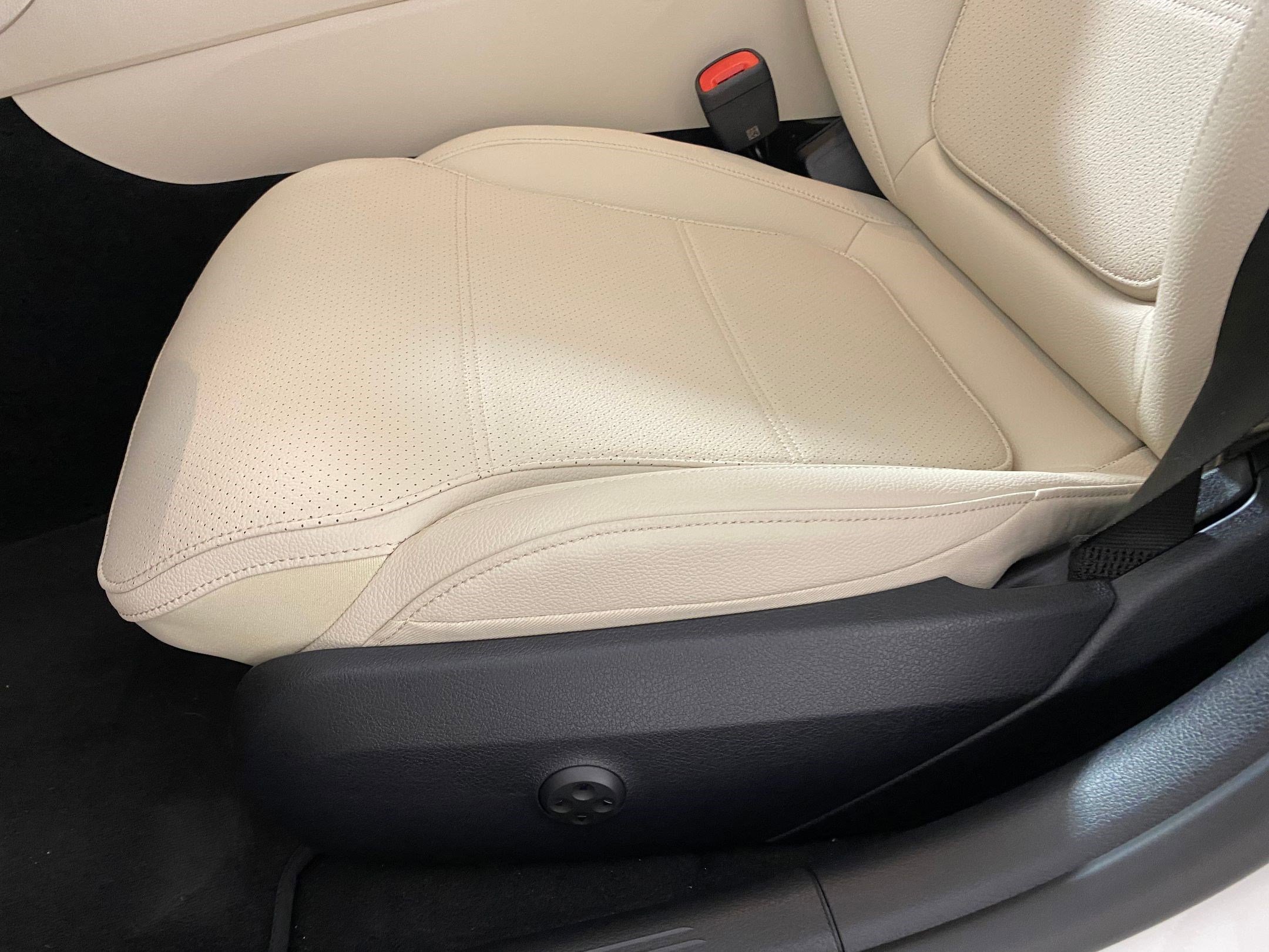 Used 2025 Mercedes-Benz C 300 4MATIC Sedan image 12