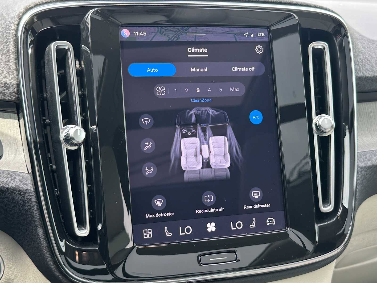 Certified 2023 Volvo XC40 B5 Plus w/ Protection Package Premier AWD/4WD image 29