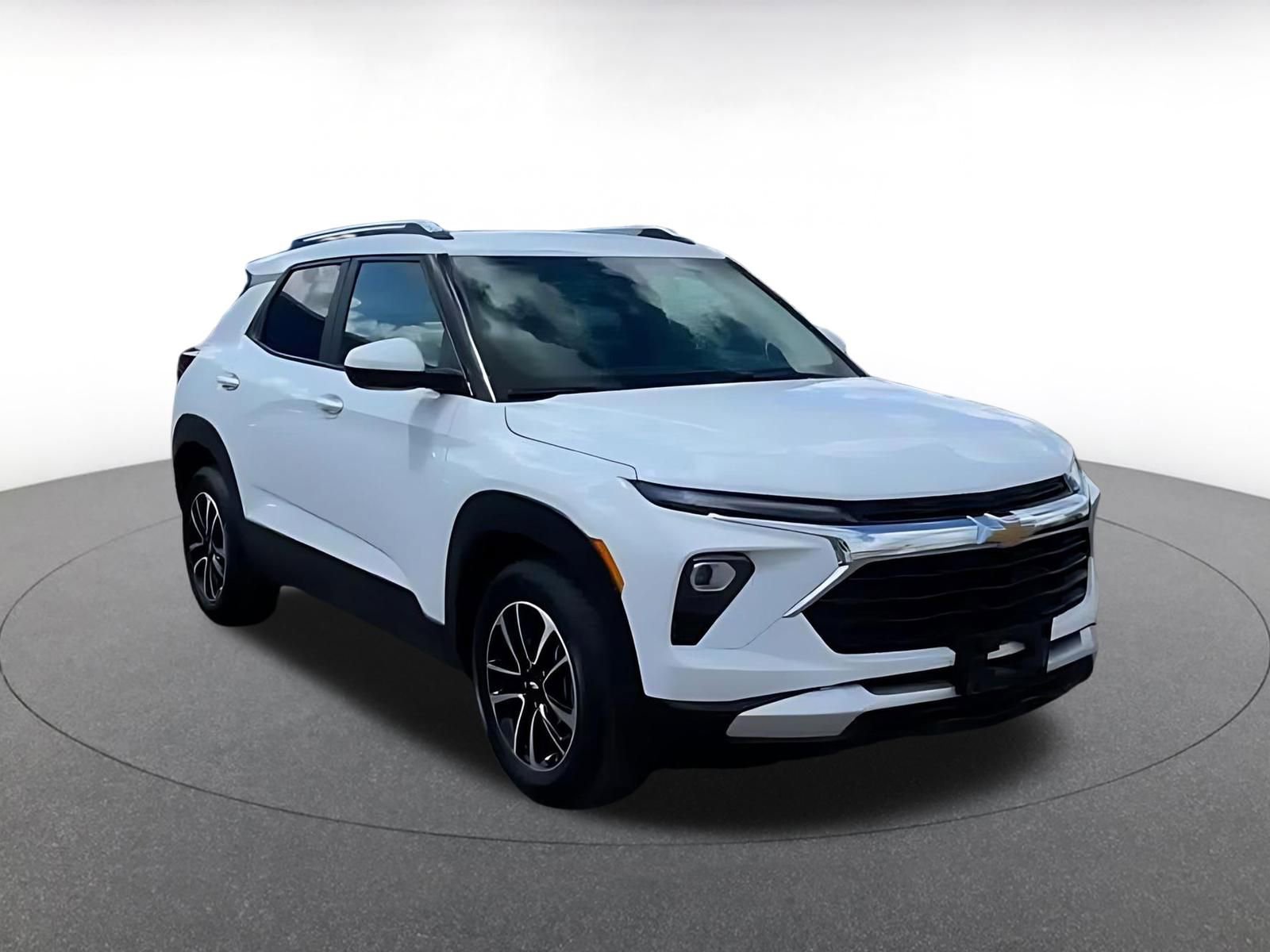 Used 2025 Chevrolet TrailBlazer LT FWD image 3
