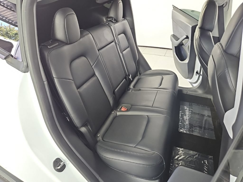 Used 2022 Tesla Model Y Long Range AWD/4WD image 19