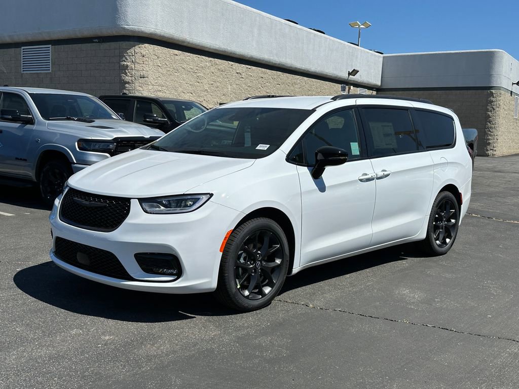 New 2026 Chrysler Pacifica Select FWD image 2
