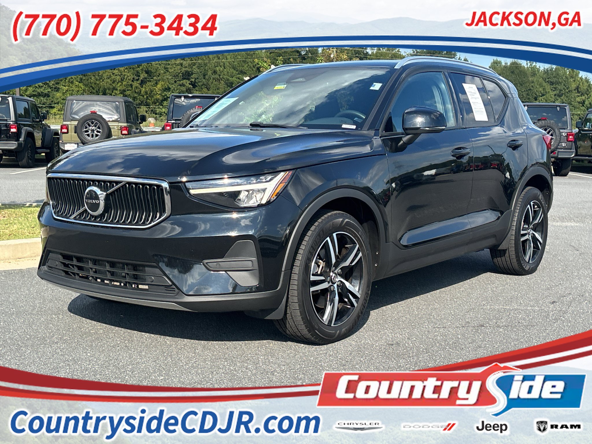 Used 2023 Volvo XC40 B5 Core AWD/4WD image 1