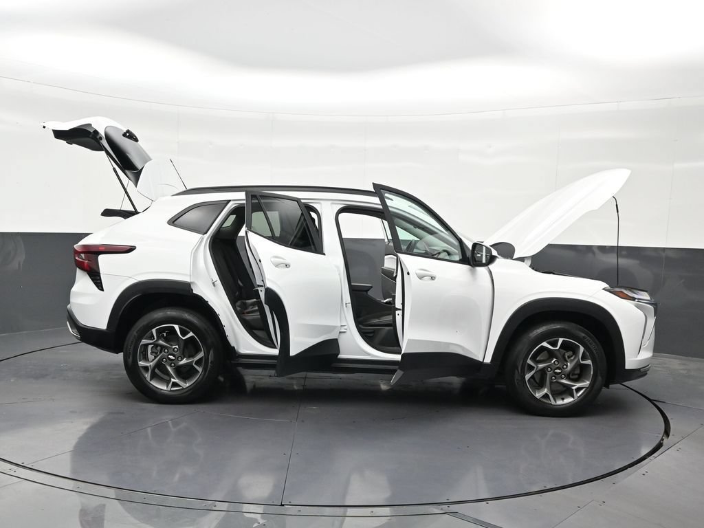 Used 2024 Chevrolet Trax LT FWD image 35