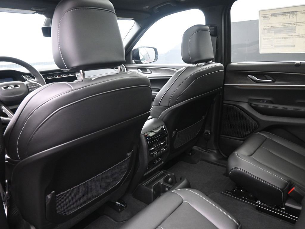 New 2025 Jeep Grand Cherokee L Limited w/ Luxury Tech Group II RWD image 12