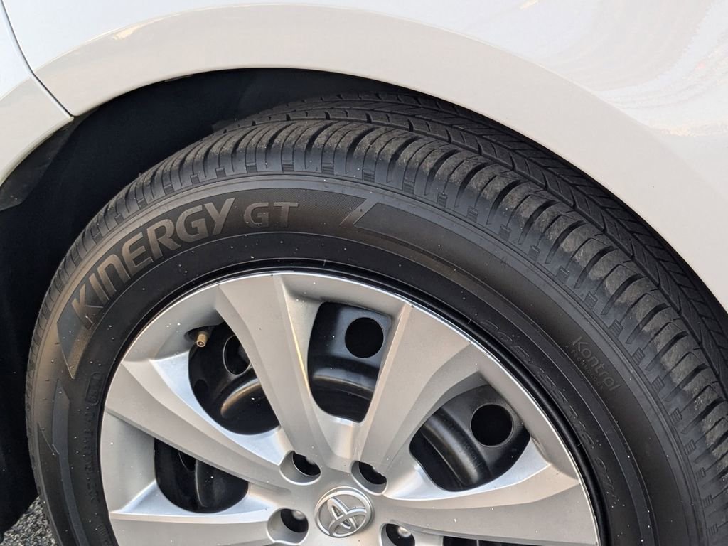 Used 2025 Toyota Corolla LE image 30