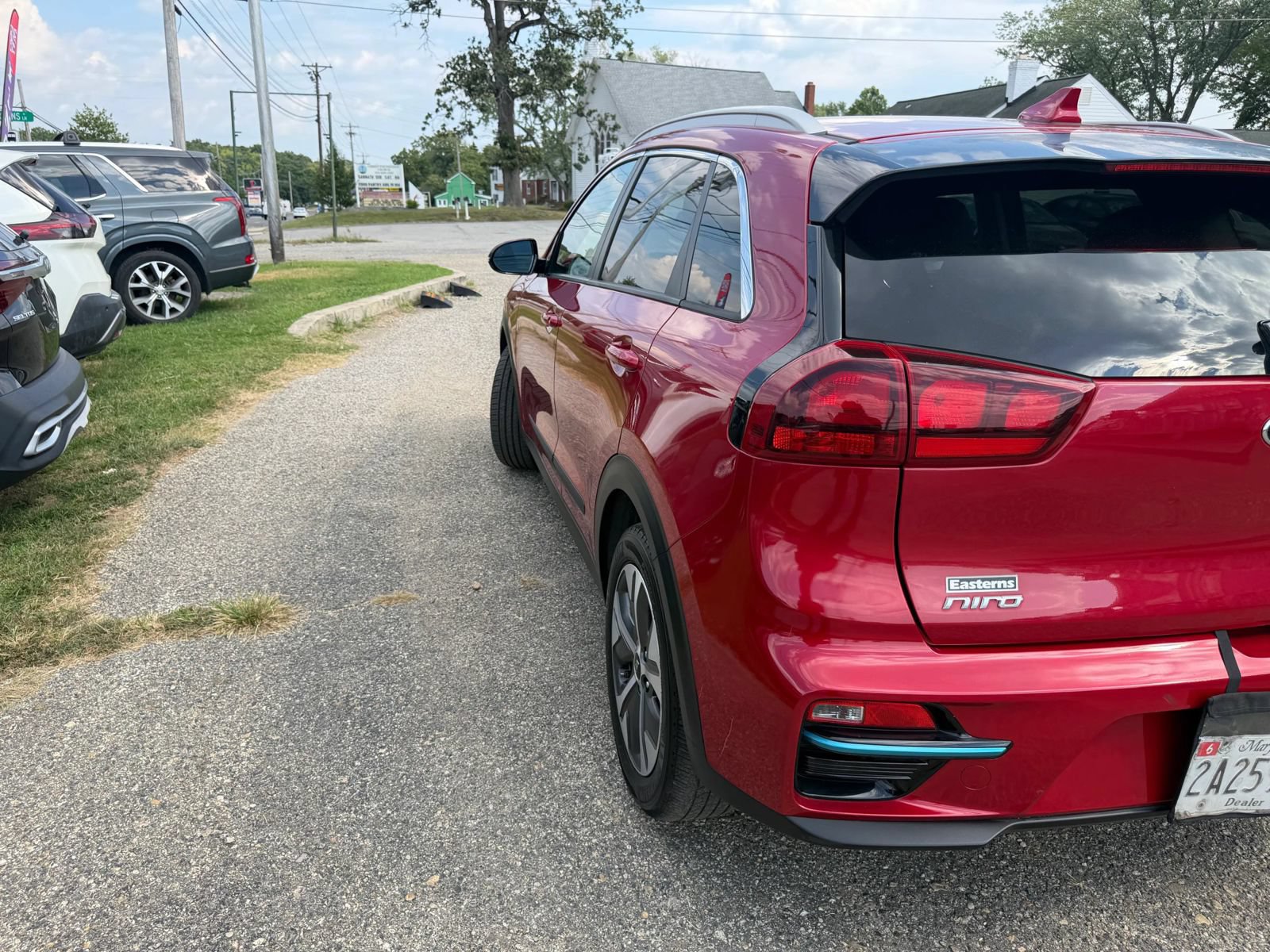 Used 2020 Kia Niro EX w/ Cold Weather Package FWD image 3