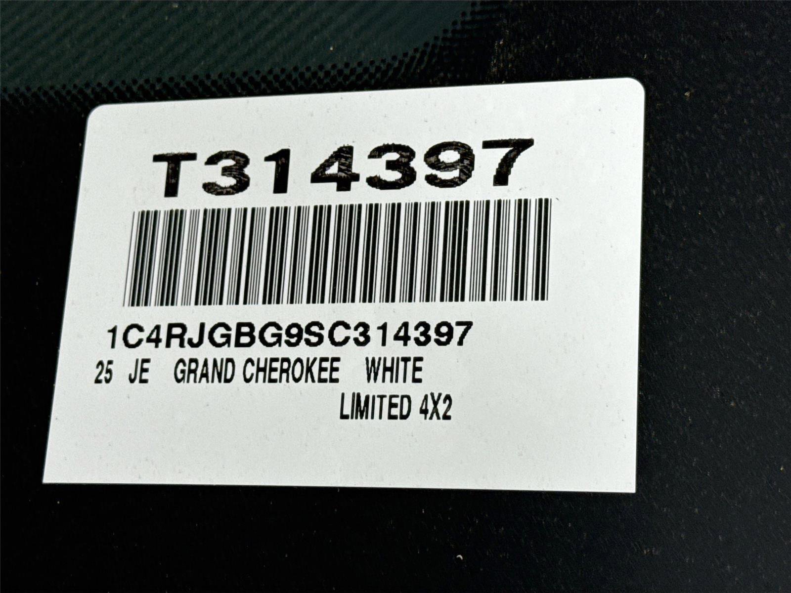 Used 2025 Jeep Grand Cherokee Limited w/ Black Appearance Package RWD image 48