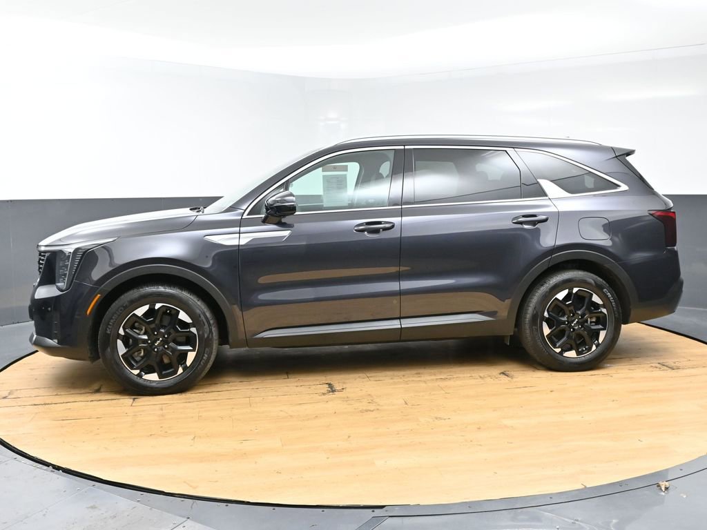 Used 2025 Kia Sorento S image 6