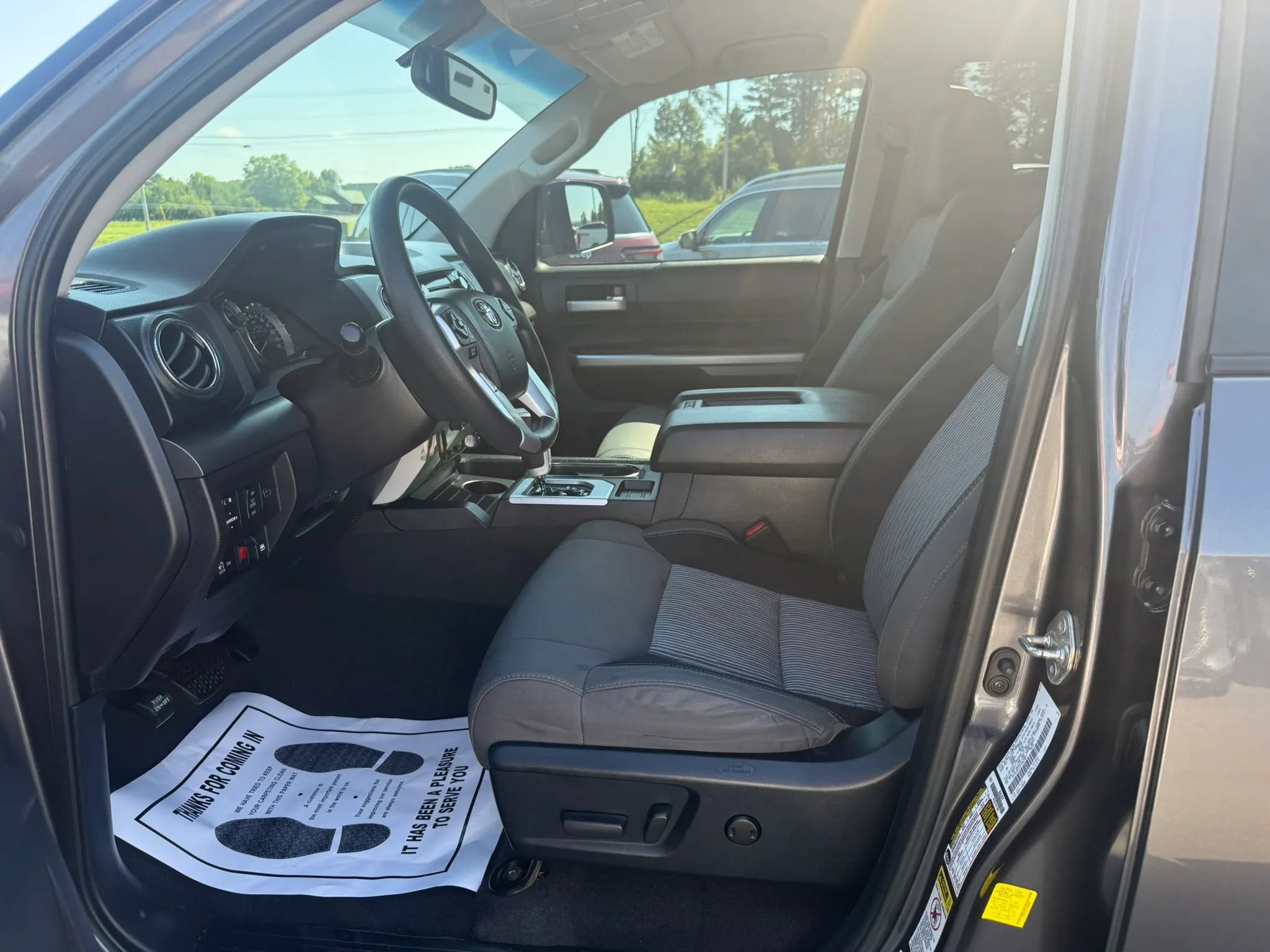 Used 2015 Toyota Tundra SR5 w/ SR5 Upgrade Package AWD/4WD image 7