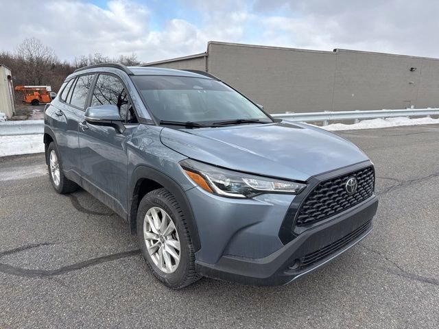 Used 2024 Toyota Corolla Cross LE image 3