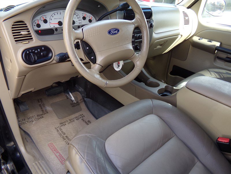 Used 2004 Ford Explorer Sport Trac XLT 4WD image 26