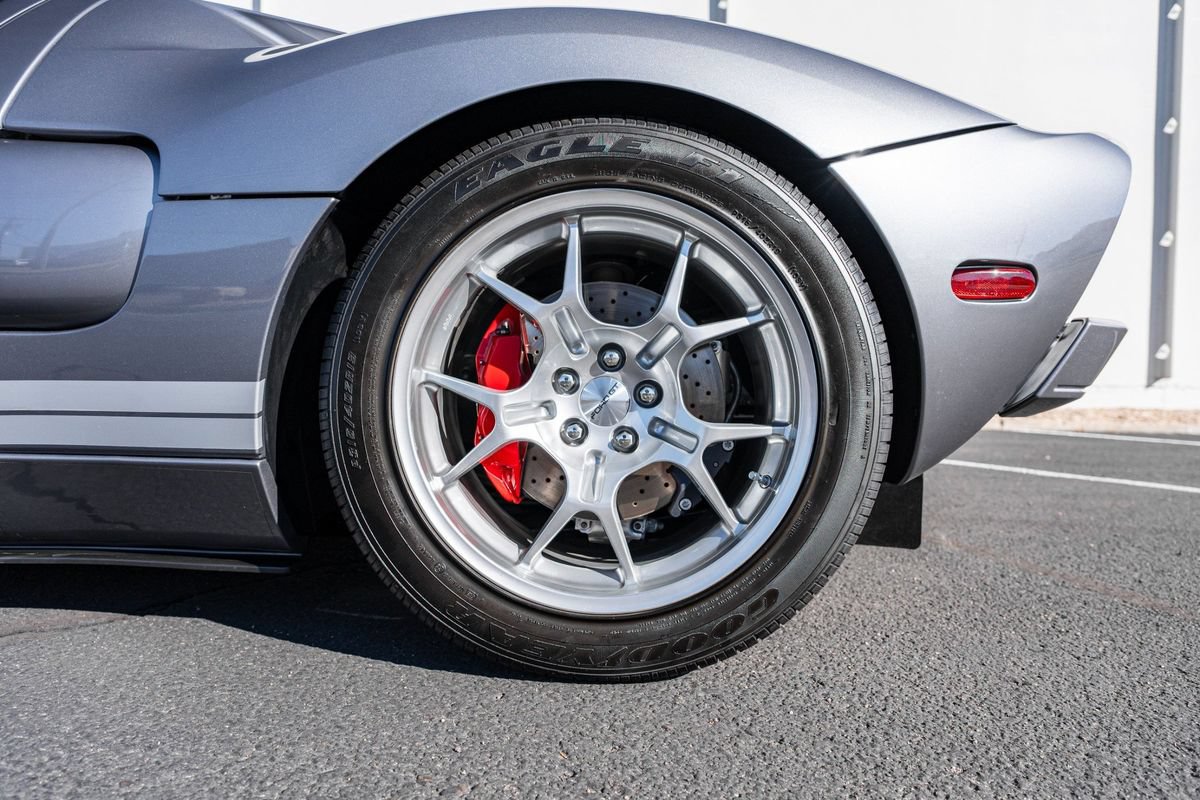 Used 2006 Ford GT RWD image 6