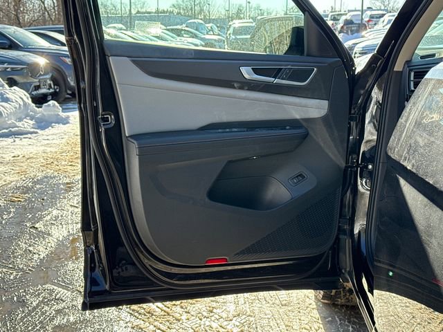 New 2026 Volkswagen Atlas Peak Edition image 9