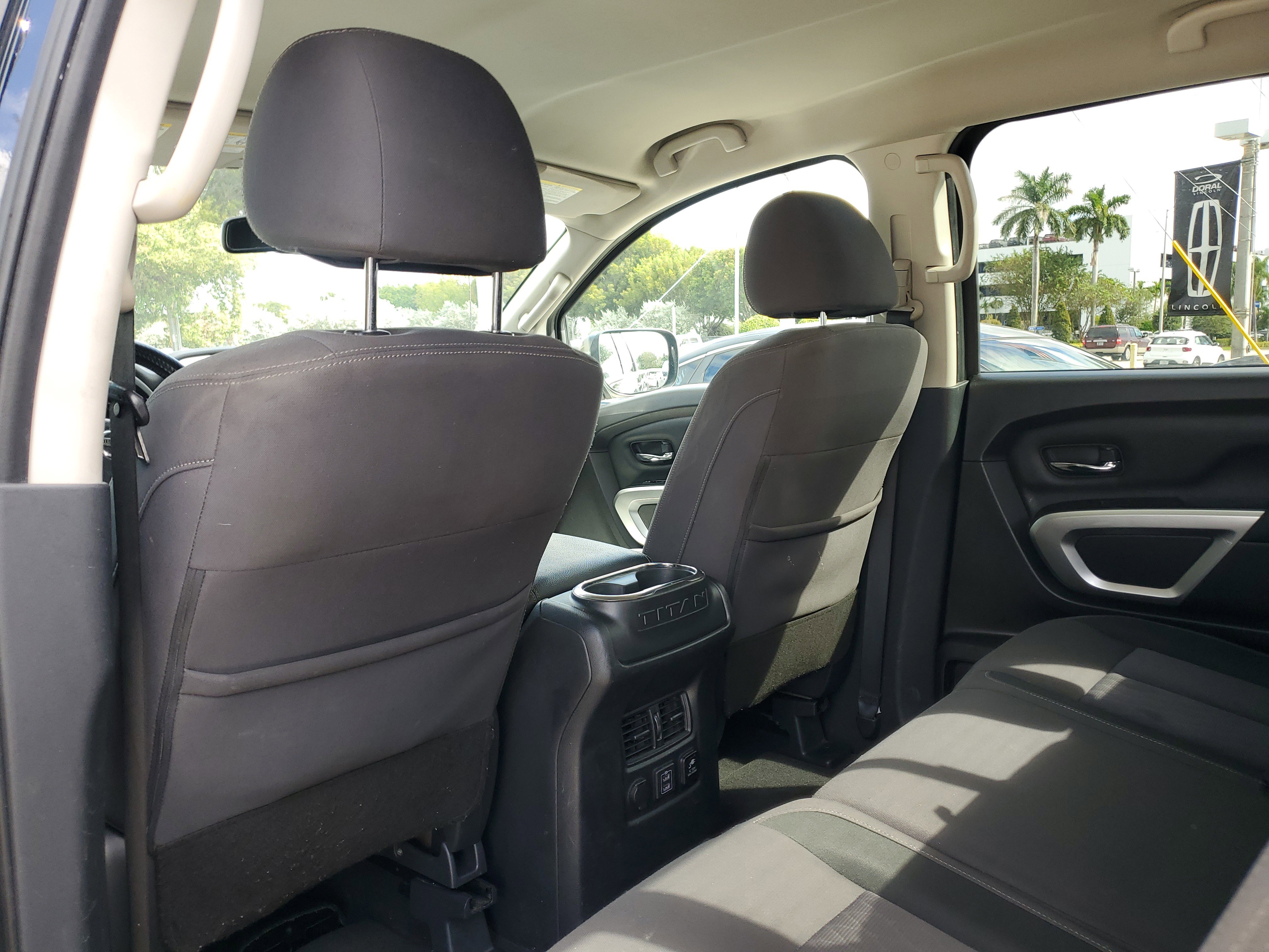 Used 2021 Nissan Titan SV w/ SV Convenience Package RWD image 10