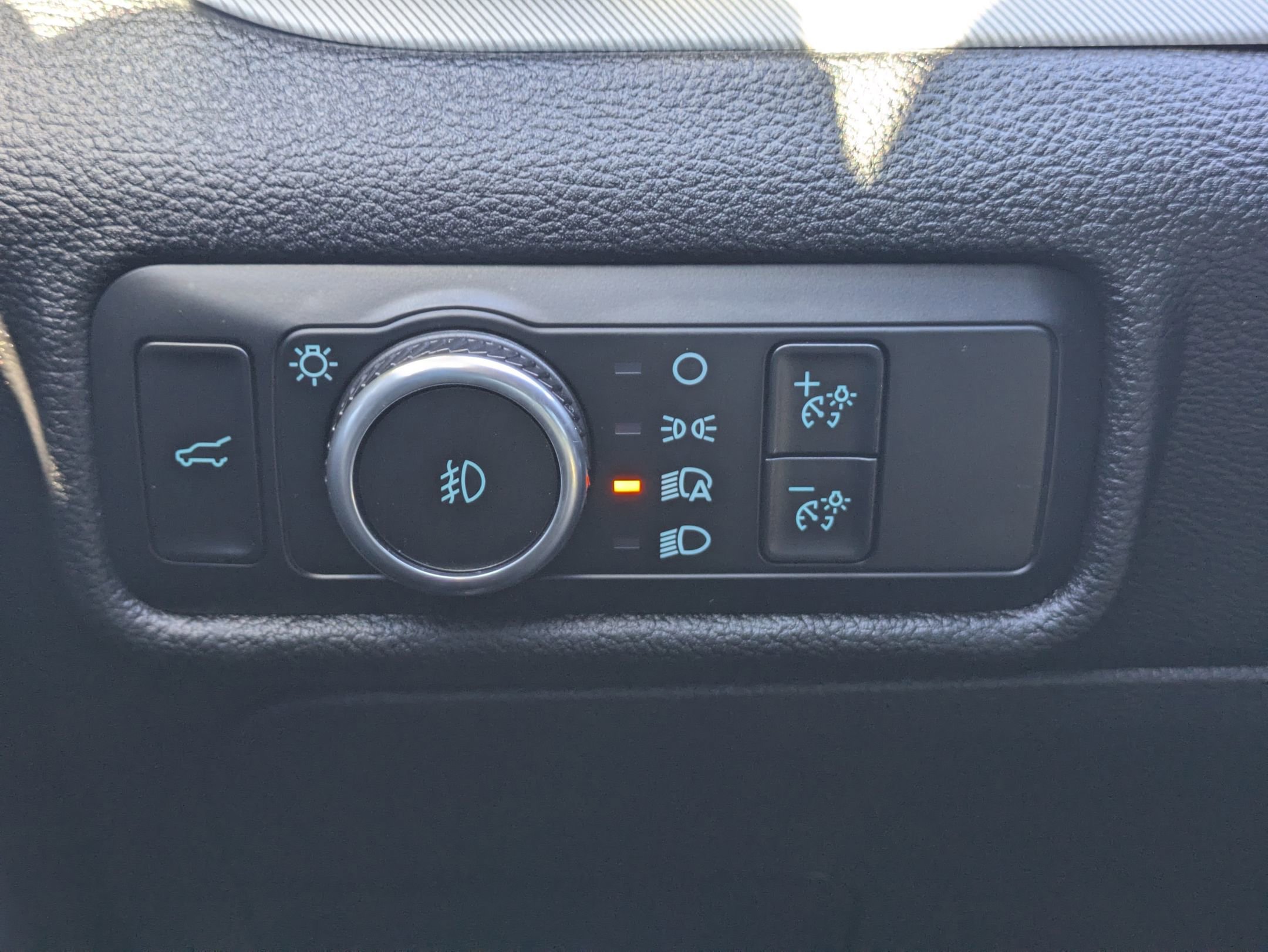 Used 2023 Ford Explorer XLT w/ Equipment Group 202A image 18