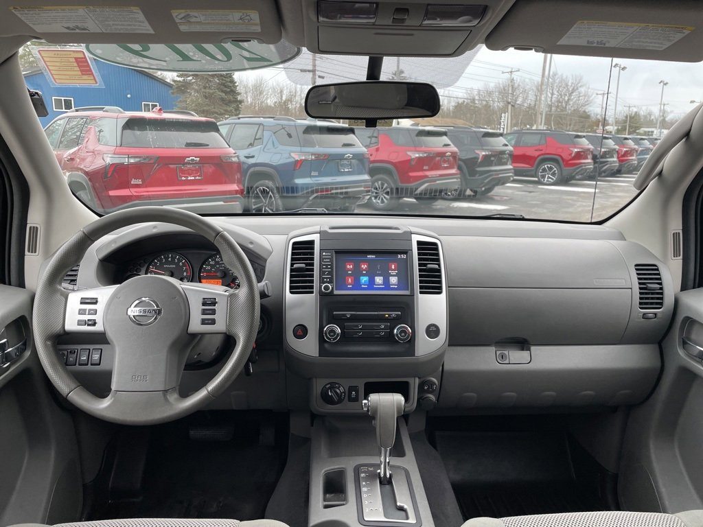 Used 2019 Nissan Frontier SV image 11