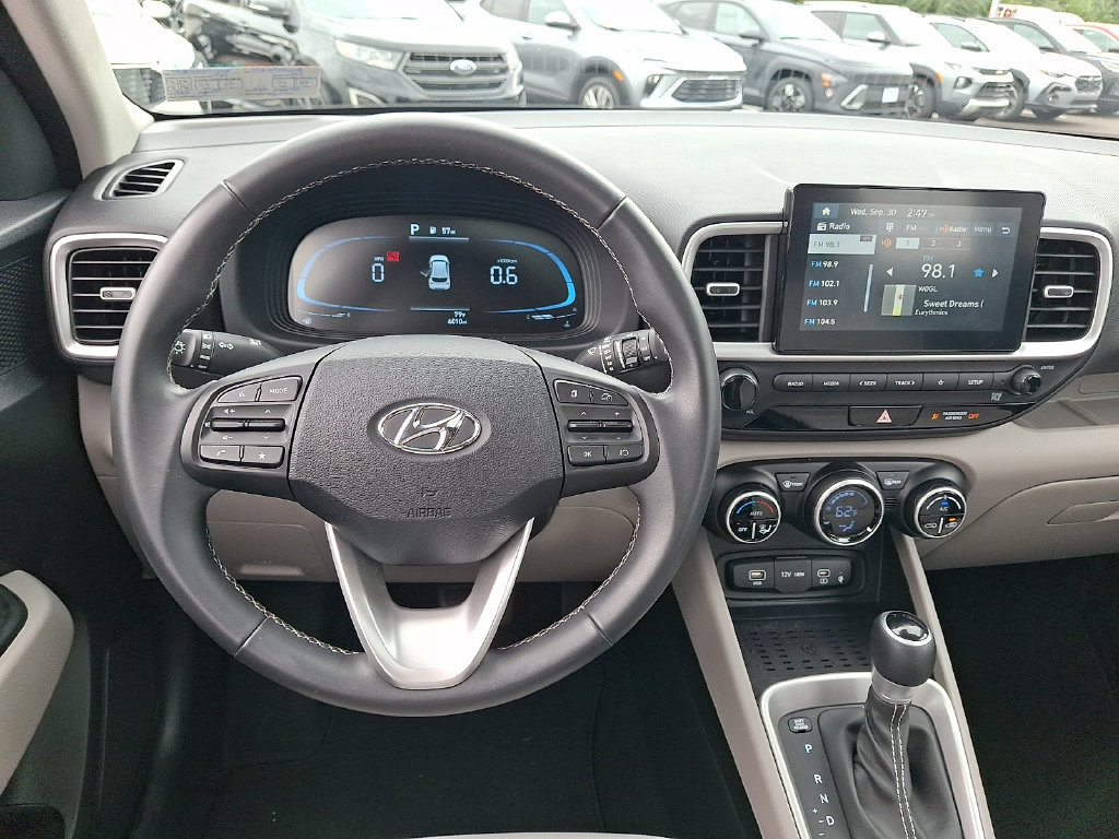 Used 2026 Hyundai Venue SEL FWD image 2