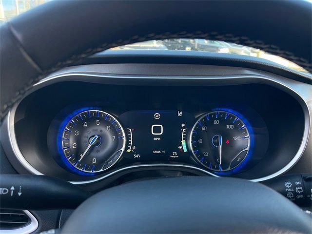 Used 2024 Chrysler Pacifica Touring-L image 12