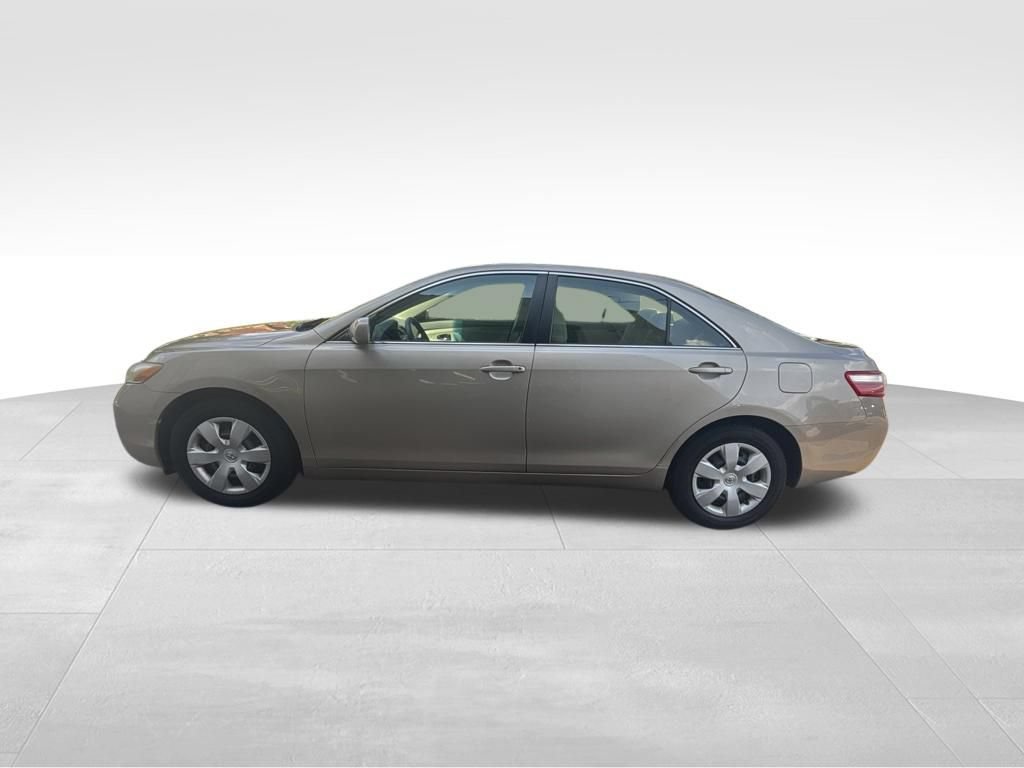 Used 2009 Toyota Camry LE FWD image 3