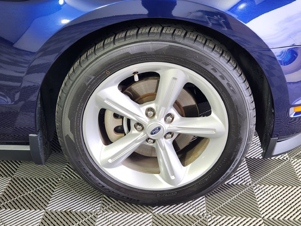 Used 2010 Ford Mustang GT RWD image 9