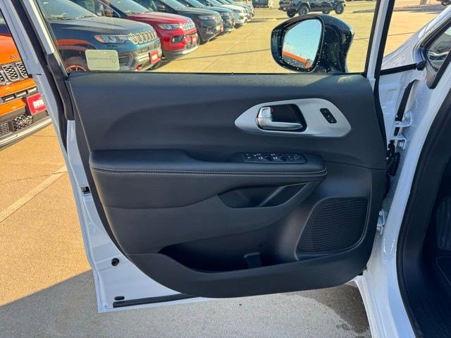 New 2026 Chrysler Pacifica Limited w/ S Appearance Package image 8