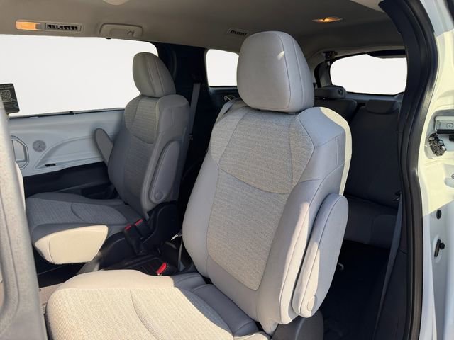 Certified 2025 Toyota Sienna LE FWD image 11