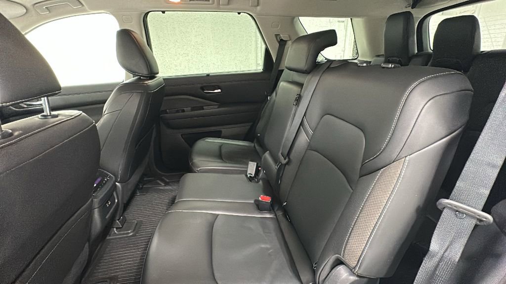 Used 2023 Nissan Pathfinder SL image 13