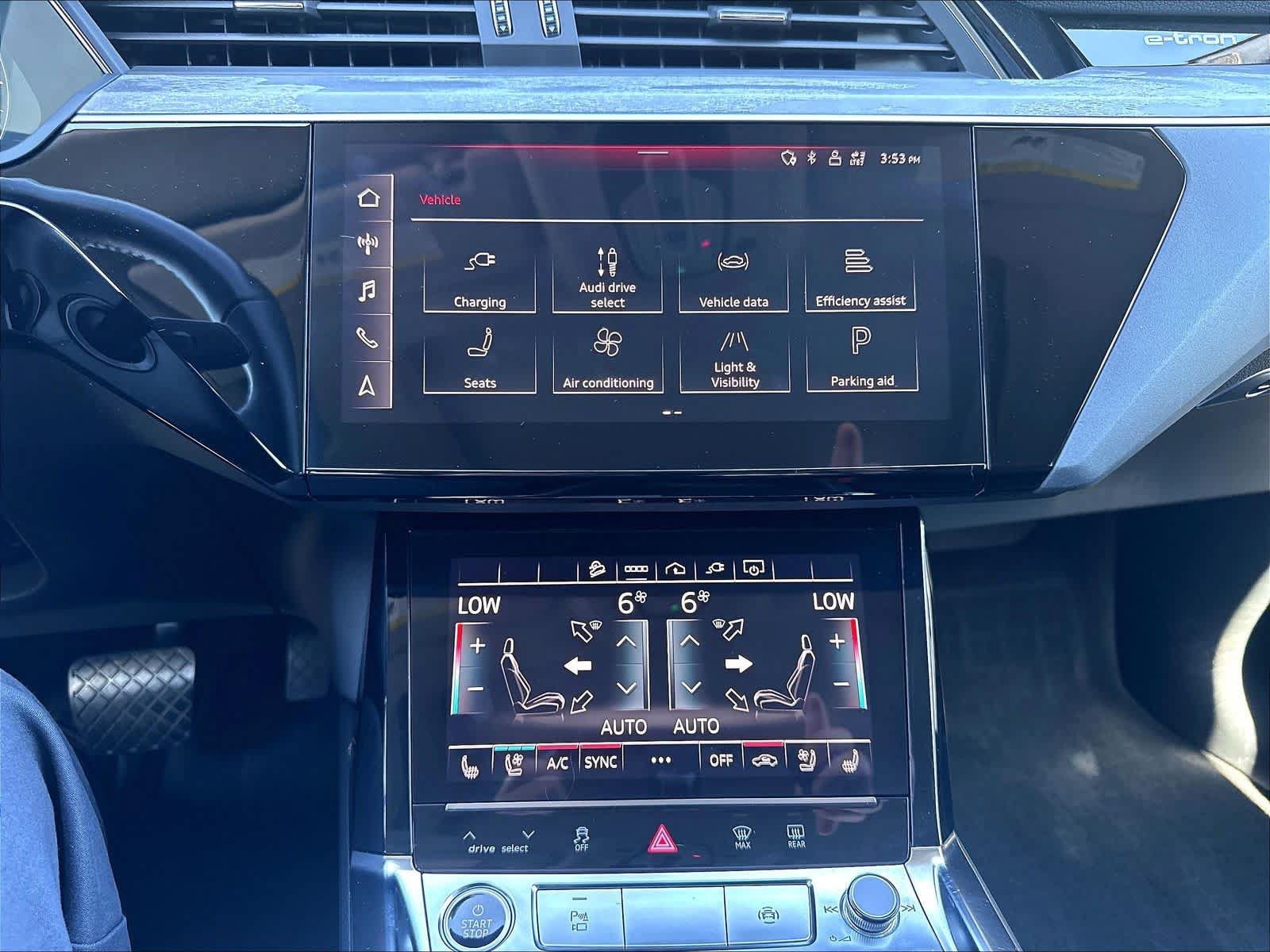 Used 2023 Audi e-tron Premium Plus w/ Premium Plus Package AWD/4WD image 38