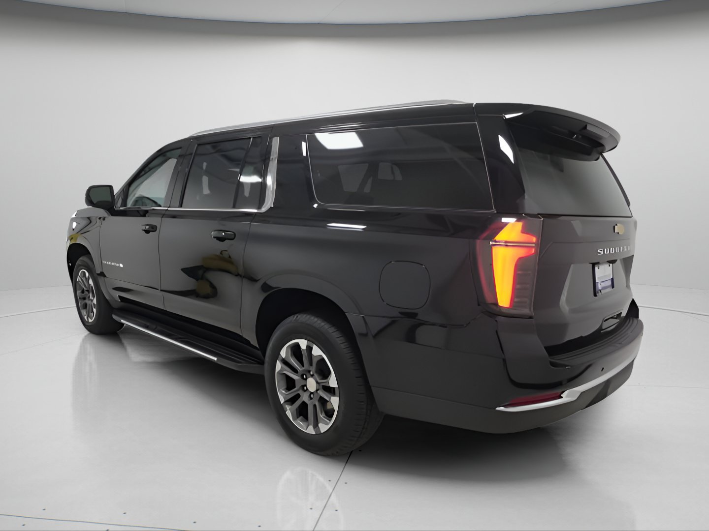 Used 2026 Chevrolet Suburban LS AWD/4WD image 5