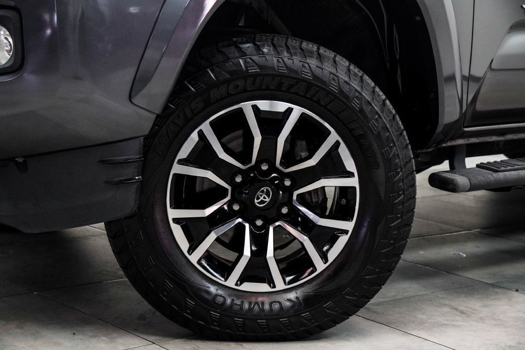 Used 2021 Toyota Tacoma TRD Sport AWD/4WD image 4