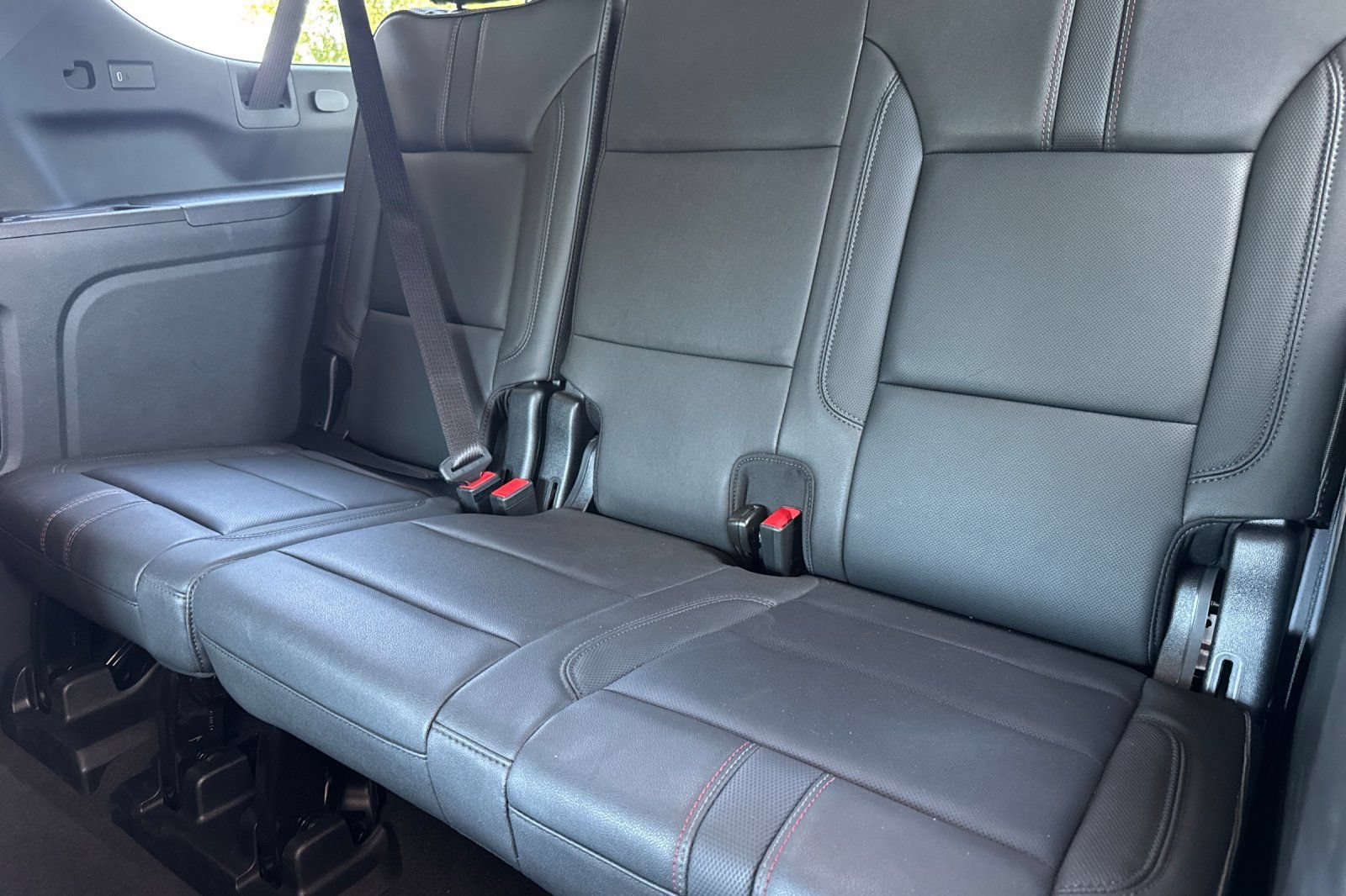 Used 2026 Chevrolet Suburban RST RWD image 24