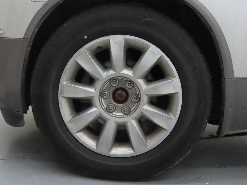 Used 2011 Buick Enclave CXL FWD image 26