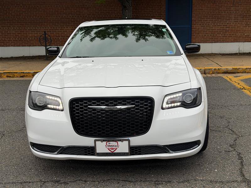 Used 2019 Chrysler 300 Touring w/ Sport Appearance Package RWD image 4