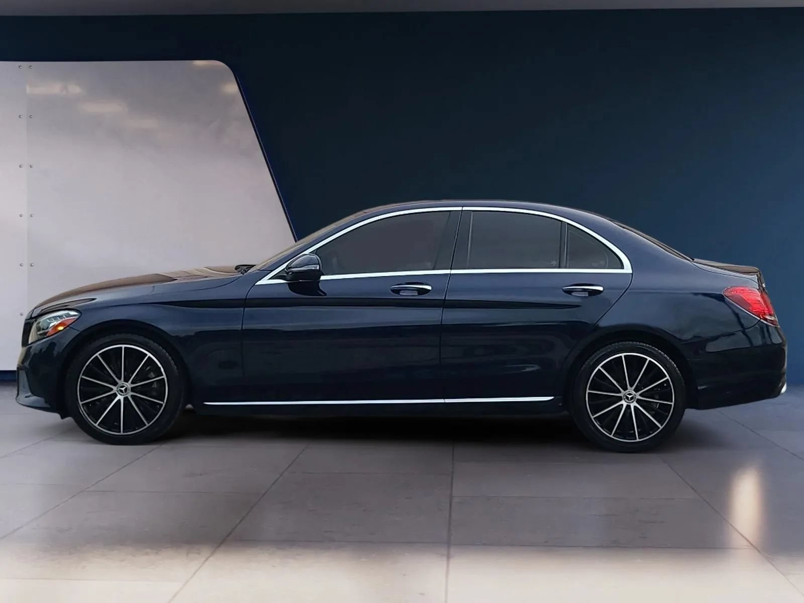 Used 2021 Mercedes-Benz C 300 Sedan image 2