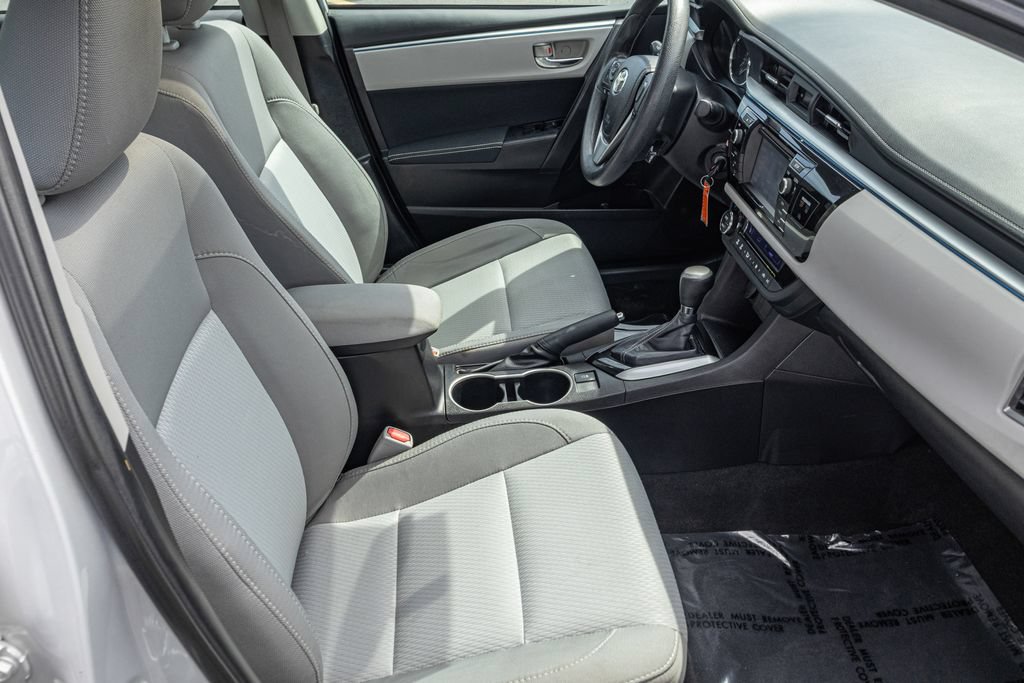 Used 2015 Toyota Corolla LE FWD image 32